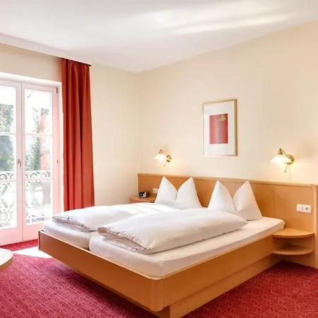 Bergfried & Schoenblick Hotel 3*