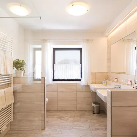 Ξενοδοχείο Bergfried & Schoenblick 3*